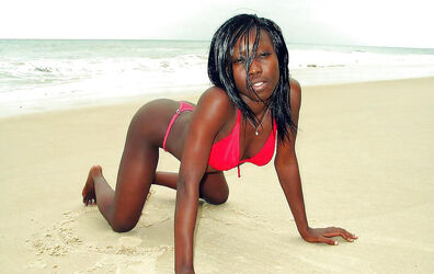 amateur naked black women. Photo #1